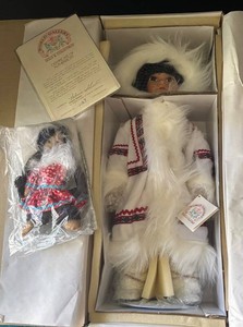 DR - Collectible World Gallery Amie Doll Set by Valeria Shelton