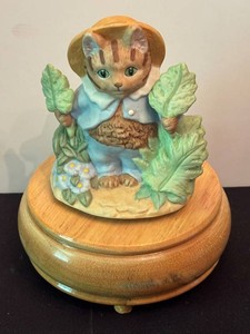 LR - Schmid Beatrix Potter Tom Kitten Music Box