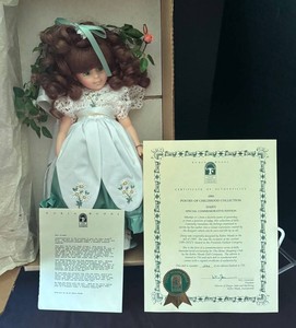LR - Robin Woods Daisy Special Commemorative Edition Doll