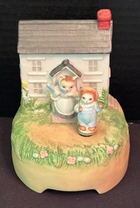 LR - Vintage Schmid Beatrix Potter Tabitha Twitchit & Tom Kitten At Home Music Box Figurine.