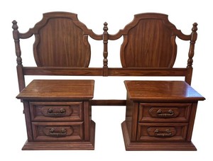 MB - Vintage Thomasville Bed Frame with Nightstands