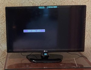 K - LG 23 Inch Flat Screen TV Model 24LF452B