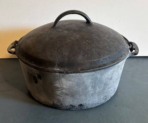 K - Vintage Cast-Iron Pot