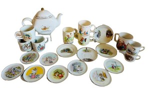 k - Peter Rabbit Teapot & Miniature Mug Set