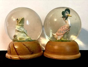O - Crystal Snow Globes - Beatrix Potter Jeremy Fisher & Jemima Puddle-Duck Set