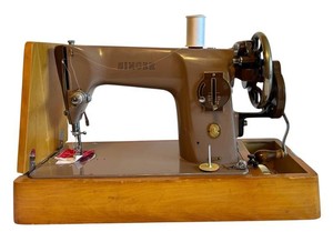 O - Vintage Sewing Machine - Singer 201K With Wooden Base & Case