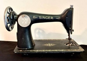 O - Vintage Singer Sewing Machine Model 66 Not Working
