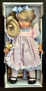 O - Vintage Lissi Puppen Doll Marilyn with Original Box and Certificate