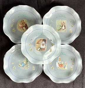 O - Vintage Peter Rabbit Frosted Plates Frederick Warne & Co (Lot of 5)