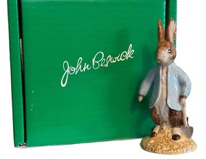O - Collectible John Beswick Peter Rabbit Digging Figurine