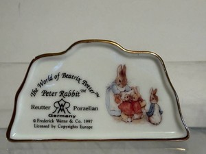 Vintage Reutter Porzellan Peter Rabbit Ceramic Standing Display Plaque (1997)