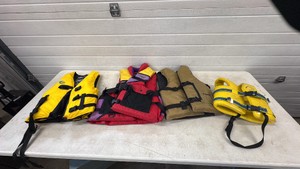 4 Lifejackets