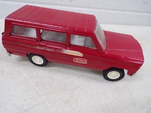 Vintage Tonka Jeep Wagoneer Station Wagon Red Pressed Steel Toy Truck