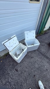 Pair of 12 V igloo crewmate 36 Coolers
