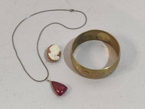 Gold Tone NecklacePendant, Bracelet & Cameo