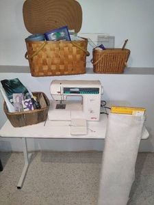Elna Quilters Dream Sewing Machine & Assortment of SewingCrafting Supplies