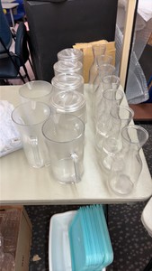 PLASTIC PITCHERS AND CARAFES