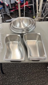 ASSORTED STAINLESS STEEL BOWLS AND PANS