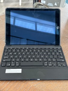 iPad Air 2 Model A1566 with Zagg Keyboard