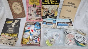 Town Celebration Collectible Buttons, New London, MN Advertising,