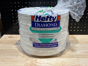 Hefty Diamond 10.6 Paper Plates