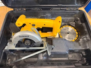 DeWalt Circular Saw With Case, Blade & Guide