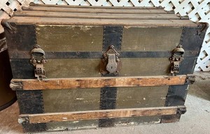 Vintage Steamer Trunk 32 X 19 X 22 in