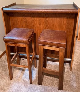 Oak Bar Cabinet & 2 Stools Mixed Lot