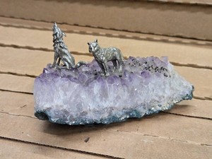 Amethyst Quartz Crystal Geode with Pewter Wolves Figures 7 x 4 x 3 12