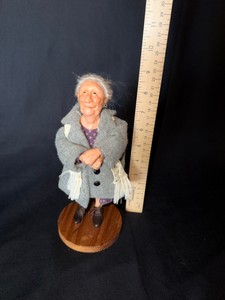 Vintage Aunt Della Mae collectible figurine from the Nanas Family collection by artist Richard Simmons.