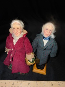 Jacqueline Kent Collection Christmas Carolers  Elderly Couple Figurines
