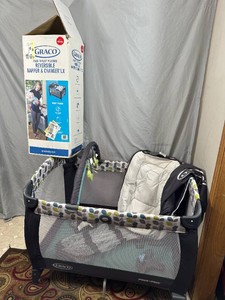 Graco Pack N Play Reversible Napper & Changer LX