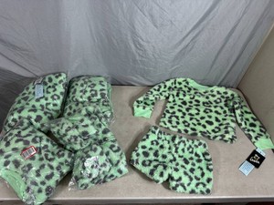 5 New Sets - 2 Pc Top and Bottom Youth Size XS (45)