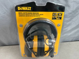 New Dewalt AMFM Radio Hearing Protection Ear Muffs