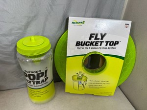 New Rescue Outdoor Pop Fly Trap and Fly Bucket Top for 5 Gal Bucket