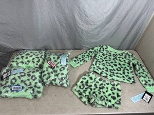 4 New Sets - 2 Pc Top and Bottom Youth Size XS (45)