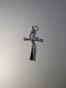 Sterling Silver 925 Cross Pendant with center Stone, 0.7grams