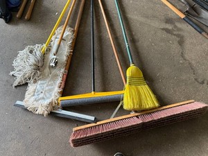 Garage Cleaning Neccesaties Broom, Shop Broom, Squeegy, Dust Mop etc.