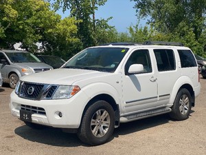 2012 NISSAN PATHFINDER SILVER EDITION 2 Owner  4x4  No Accidents Reported  3rd Row Seating (NO RESERVE)