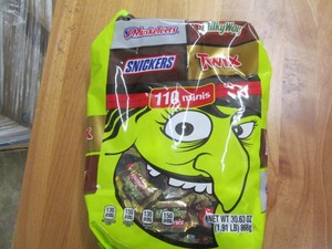 110 Mini candy bar assortment...