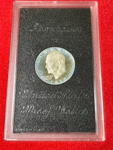 1972-S US SILVER EISENHOWER DOLLAR IN CASE