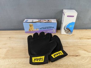 Yepets Pet Grooming Gloves, Pet Hair Remover & Smart Cat Toy - Brand New
