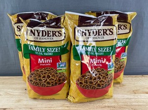 Snyders Family Size Mini Pretzels, 4 Total 1 LB 1 Oz Bags - New
