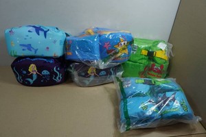 6 Body Glove Kids Paddle Pals Life Vests