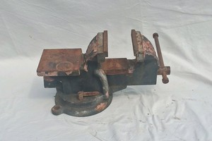 HEAVY DUTY BENCH VICE WITH ANVIL SURFACE