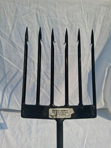 6 TINE METAL FISHING SPEAR, STILL HAS THE TAG ON IT