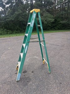 WERNER 6FT FIBERGLASS LADDER