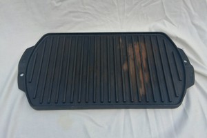 LODGE CAST IRON GRIDDLE, DOUBLE SIDED