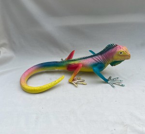RAINBOW COLORED METAL LIZARD YARD ORNAMENT