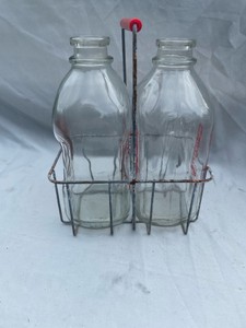 VINTAGE BRIGMAN HALF GALLON GLASS MILK BOTTLES WITH CARRYING CASE